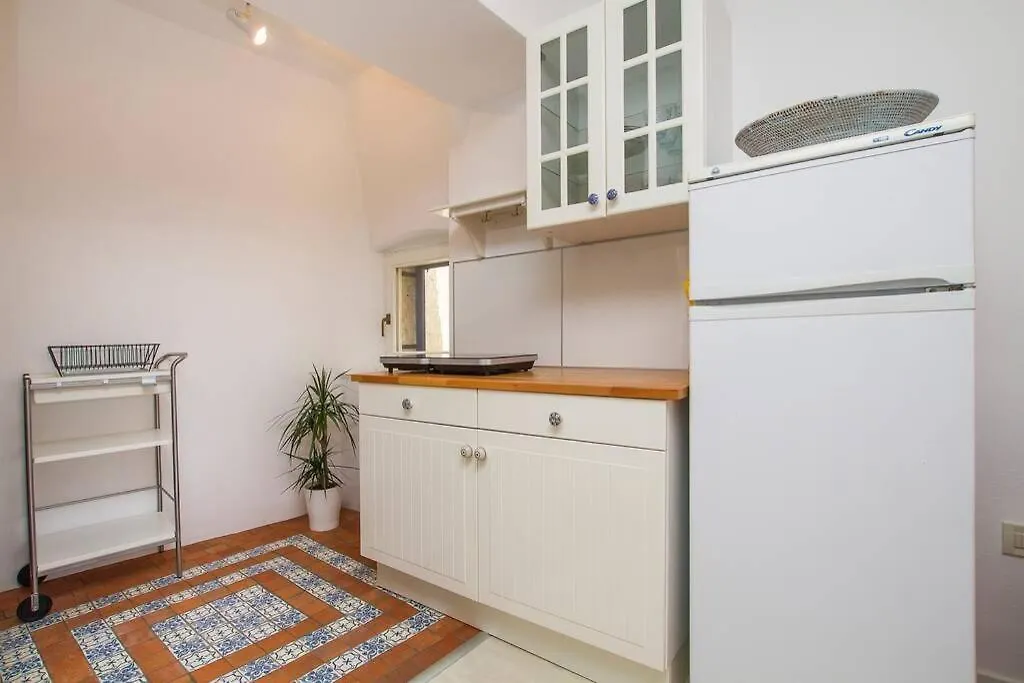 Comfortable Studio In Old Town Labin