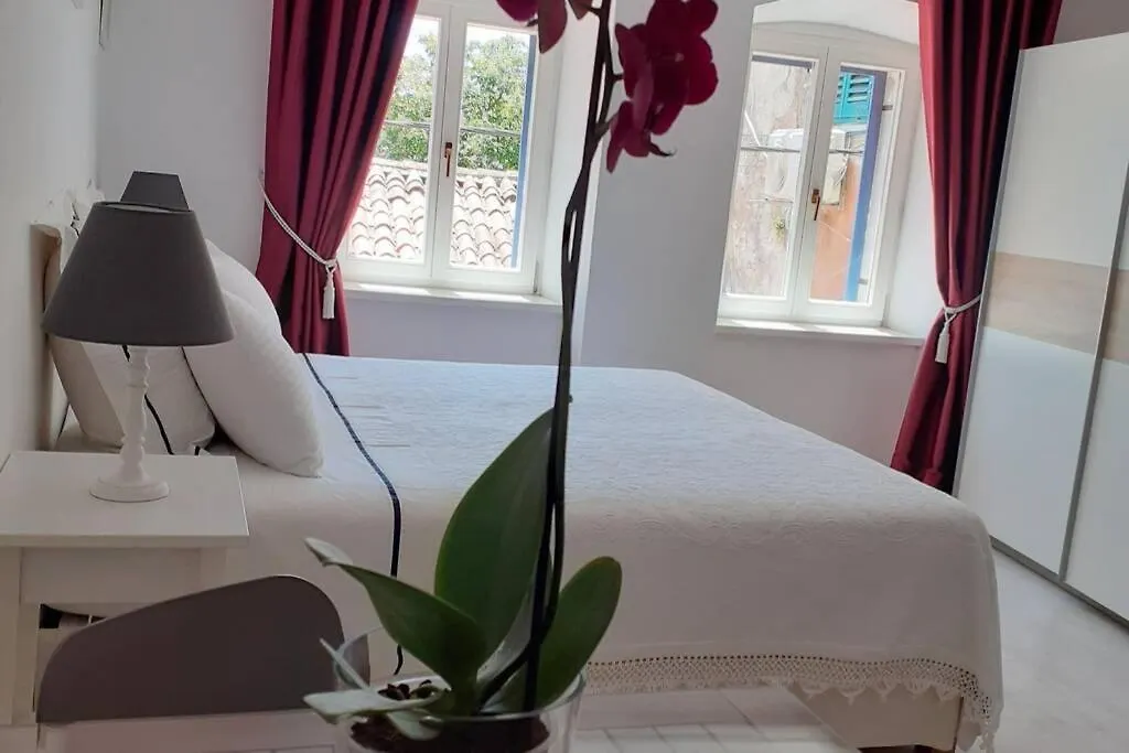 Apartment Comfortable Studio In Old Town Labin