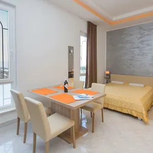  Apartment Leana